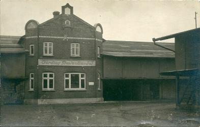 Chr.Nielsen.Toemmerhandel.Jernbanegade.Ca.1940..jpg